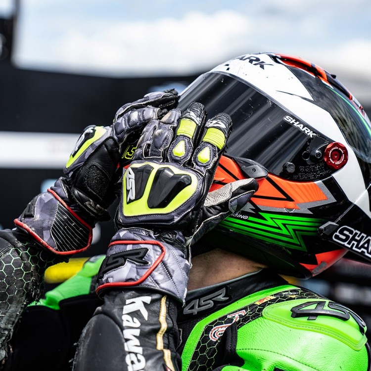 4SR Rennhandschuhe Stingray Race Spec Camo & WorldSSP300 winner Alex Carrion