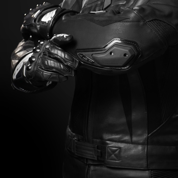 4SR Lederkombi RR Lady Black Series AR - detail protektoren
